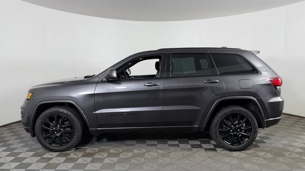 Used 2018 Jeep Grand Cherokee Altitude AWD/4WD image 5