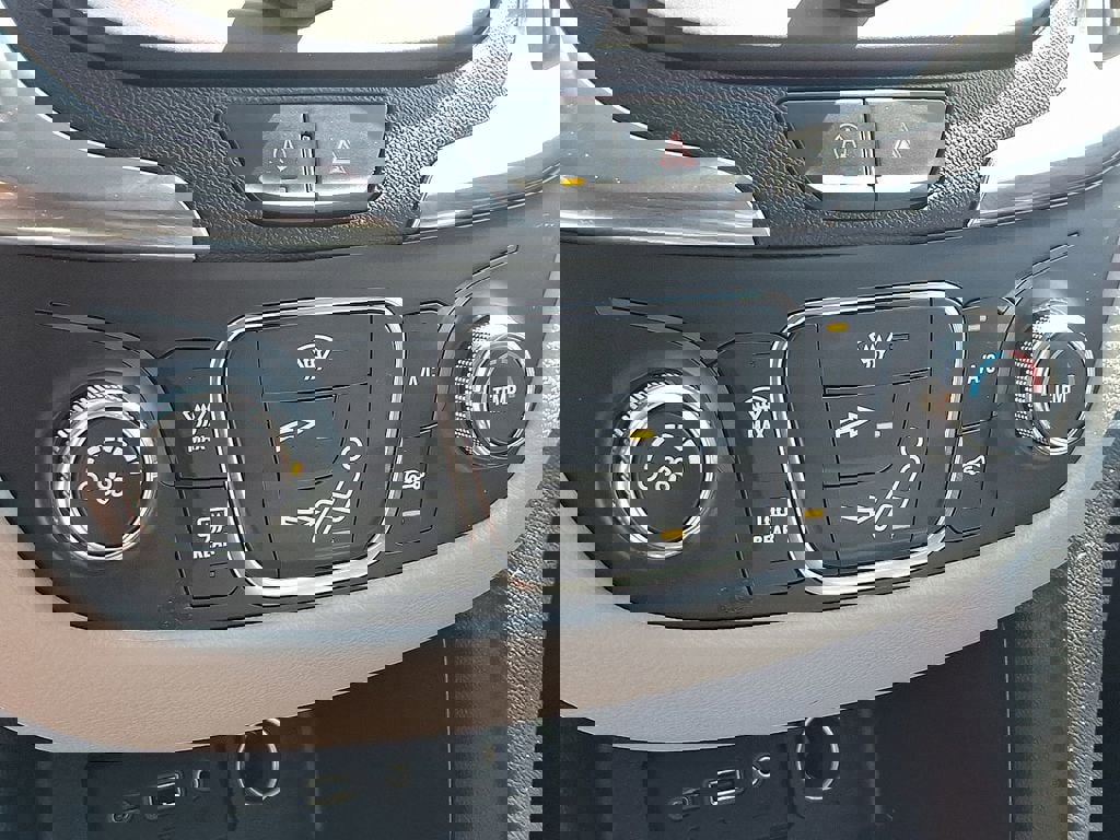 Used 2023 Chevrolet Equinox LS w/ LS Convenience Package image 21