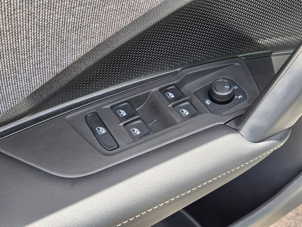 Certified 2025 Volkswagen Tiguan S FWD image 15
