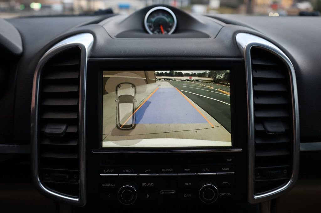 Used 2016 Porsche Cayenne image 37