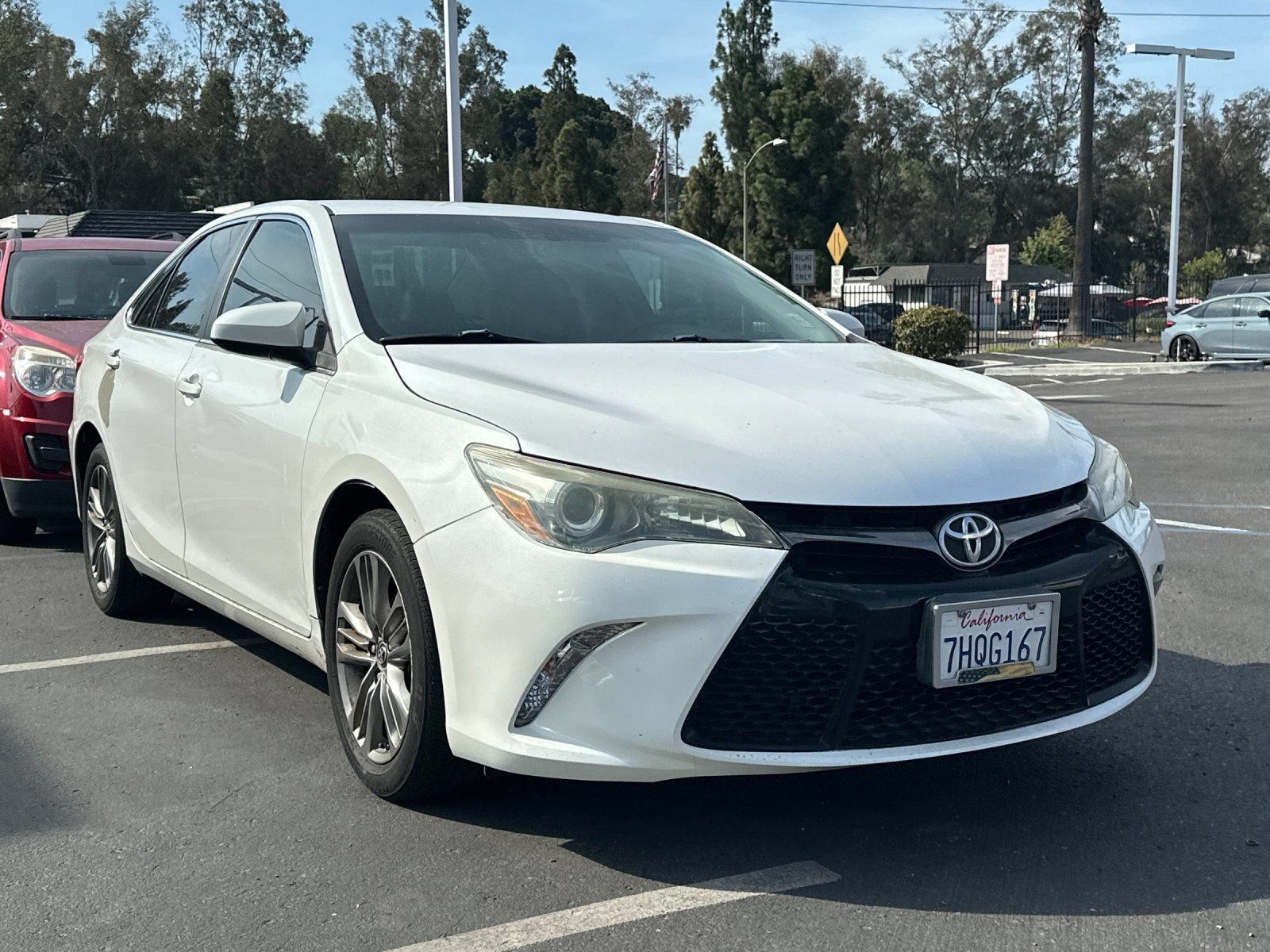 Used 2015 Toyota Camry SE FWD image 2