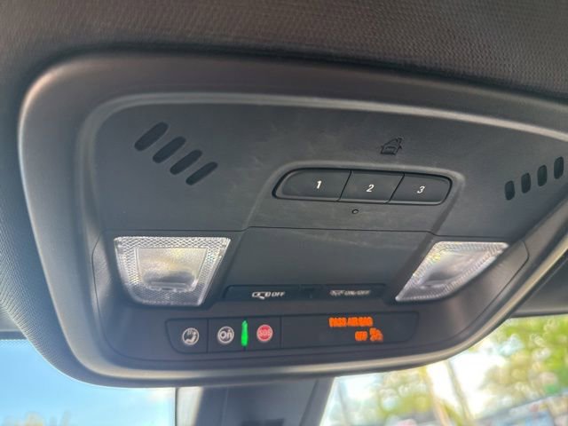 Used 2023 Chevrolet Traverse LT w/ Rear Camera Mirror Package AWD/4WD image 26