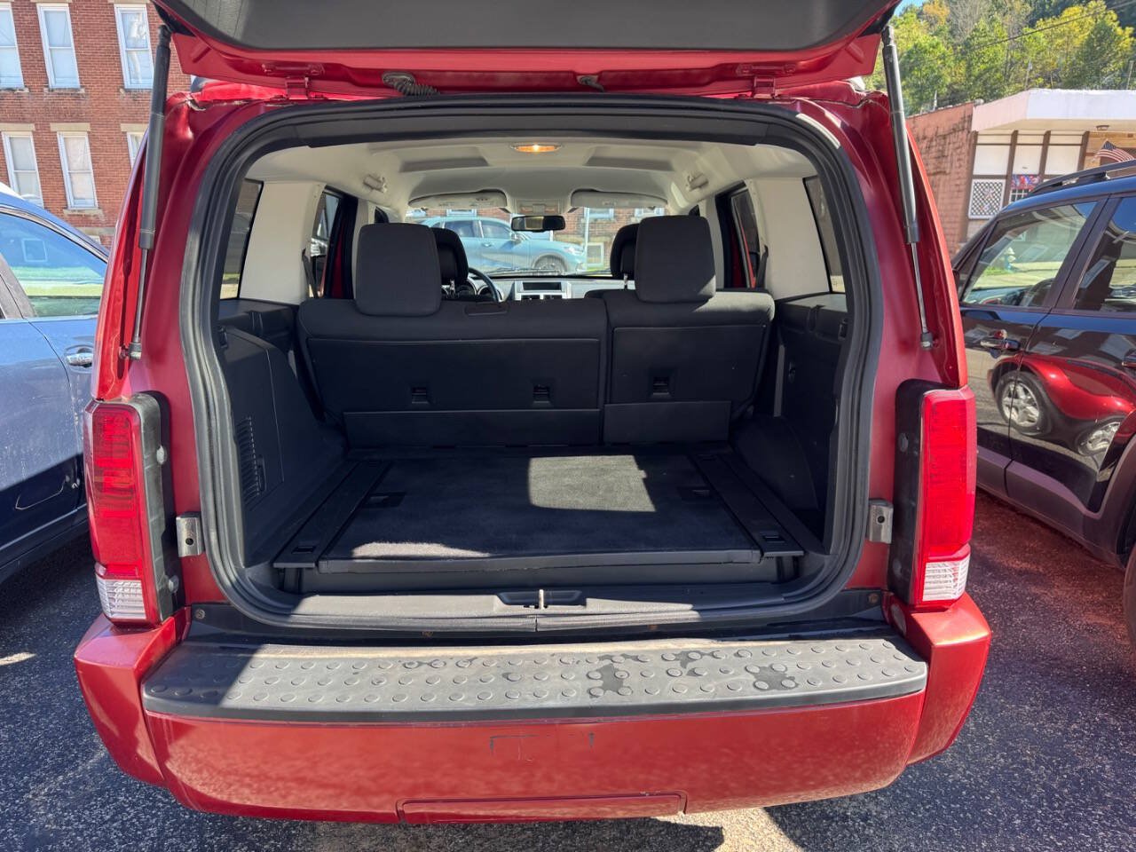 Used 2010 Dodge Nitro SXT AWD/4WD image 8