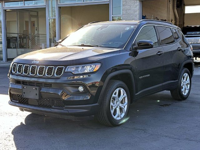 Used 2024 Jeep Compass Latitude AWD/4WD image 4