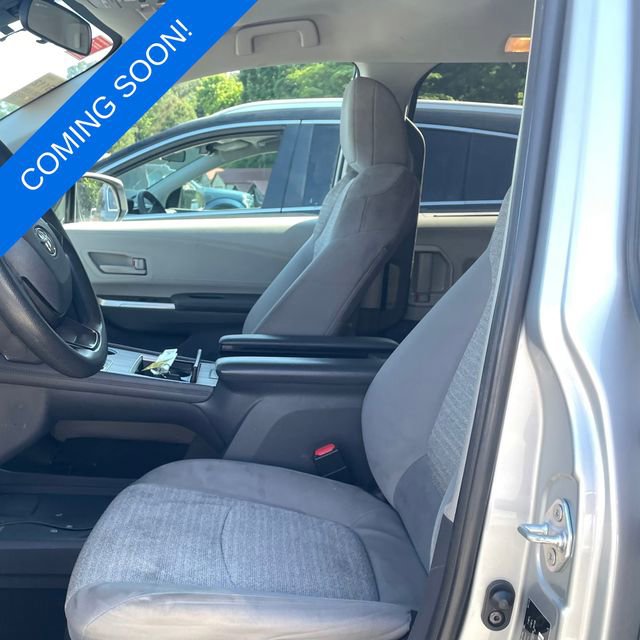 Used 2022 Toyota Sienna LE FWD image 3