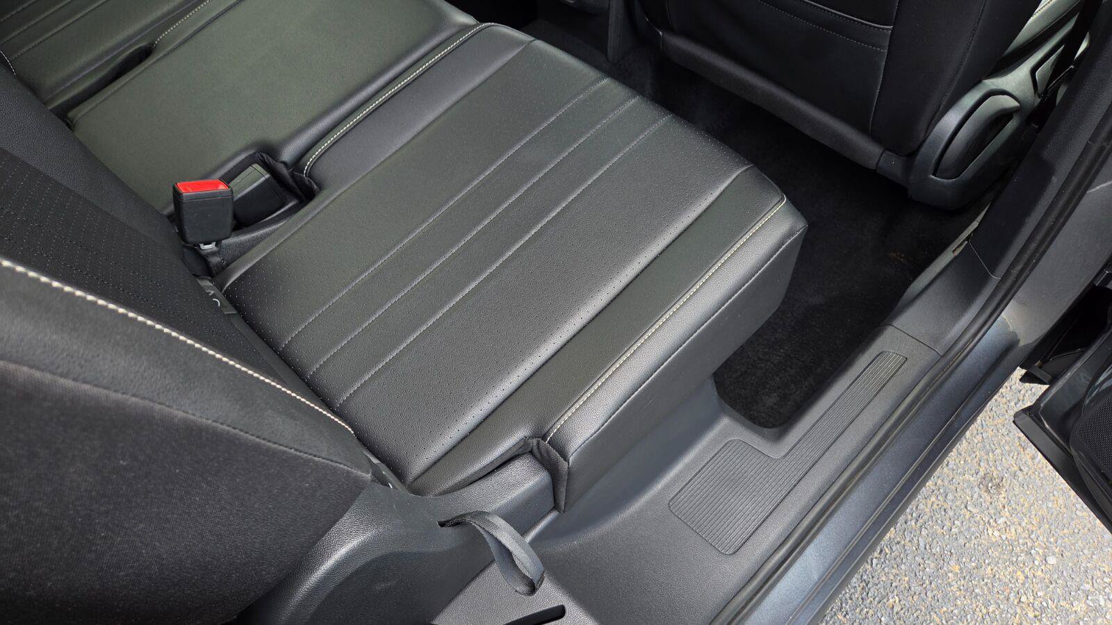 Certified 2023 Volkswagen Tiguan SE FWD image 54