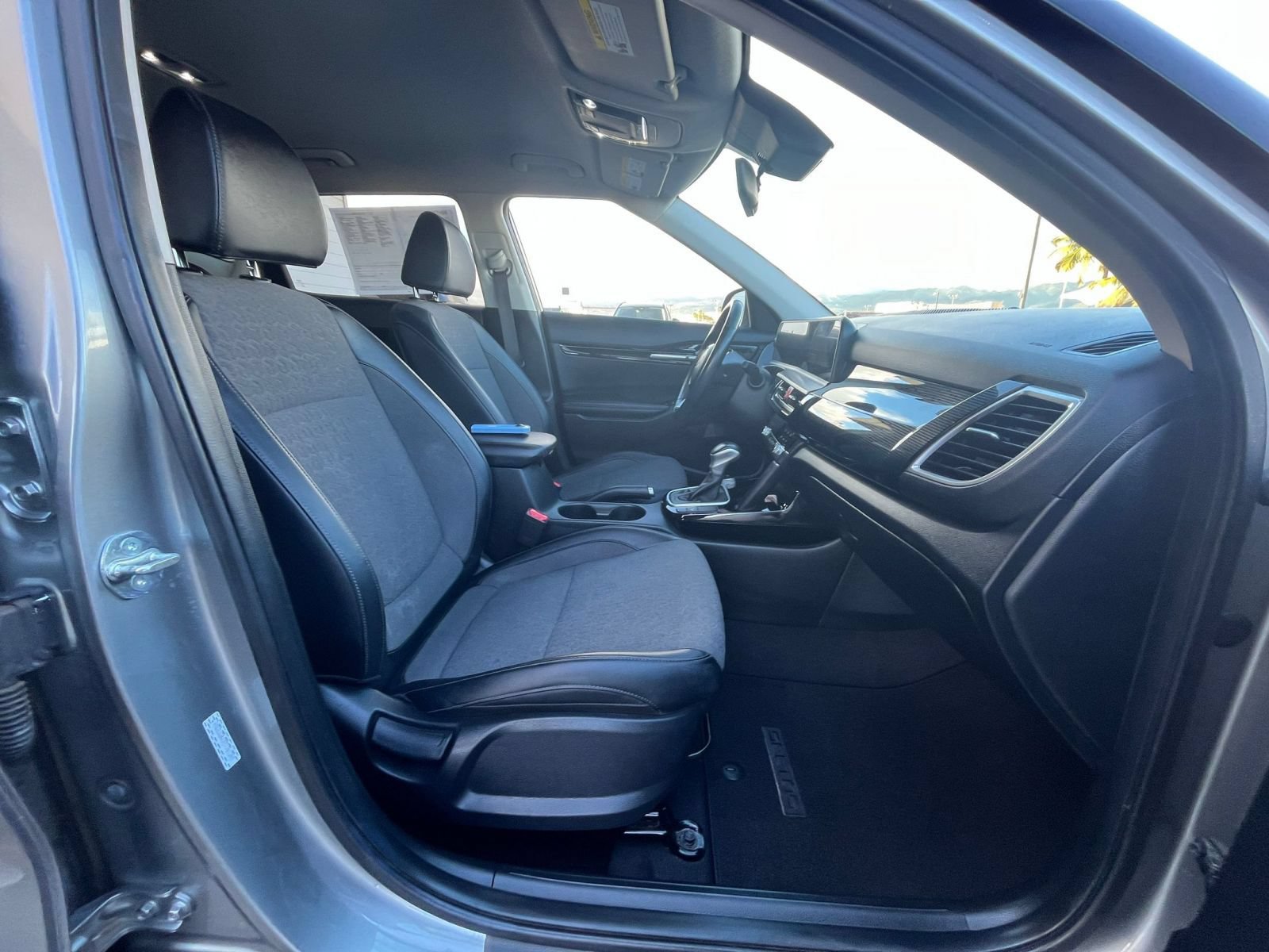 Used 2025 Kia Seltos S FWD image 32