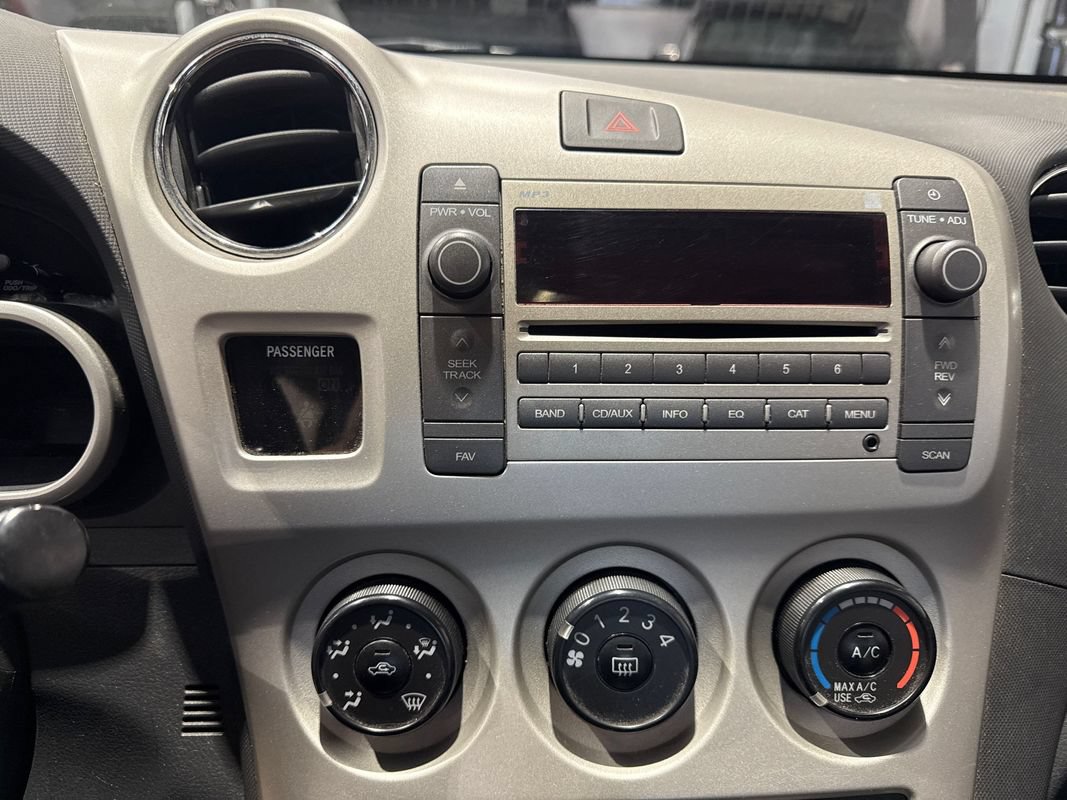 Used 2010 Pontiac Vibe AWD w/ Sun And Sound Package image 87