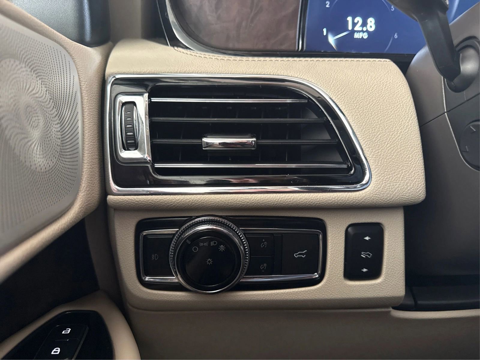 Used 2019 Lincoln Navigator L Reserve w/ Cargo Package AWD/4WD image 18