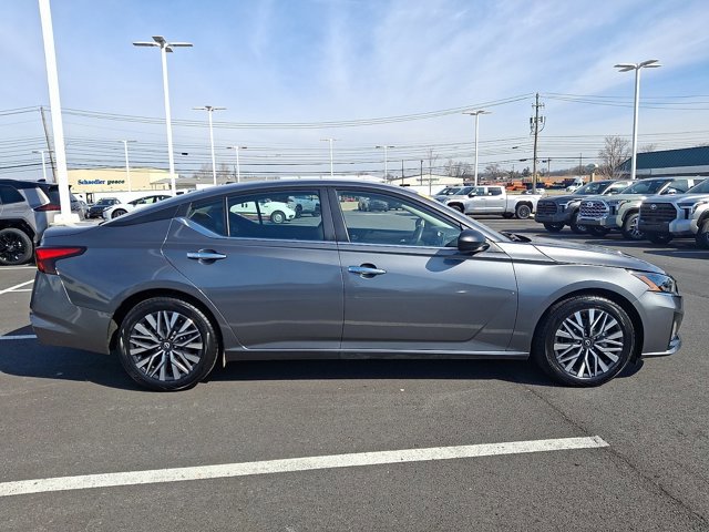 Used 2024 Nissan Altima 2.5 SV image 7