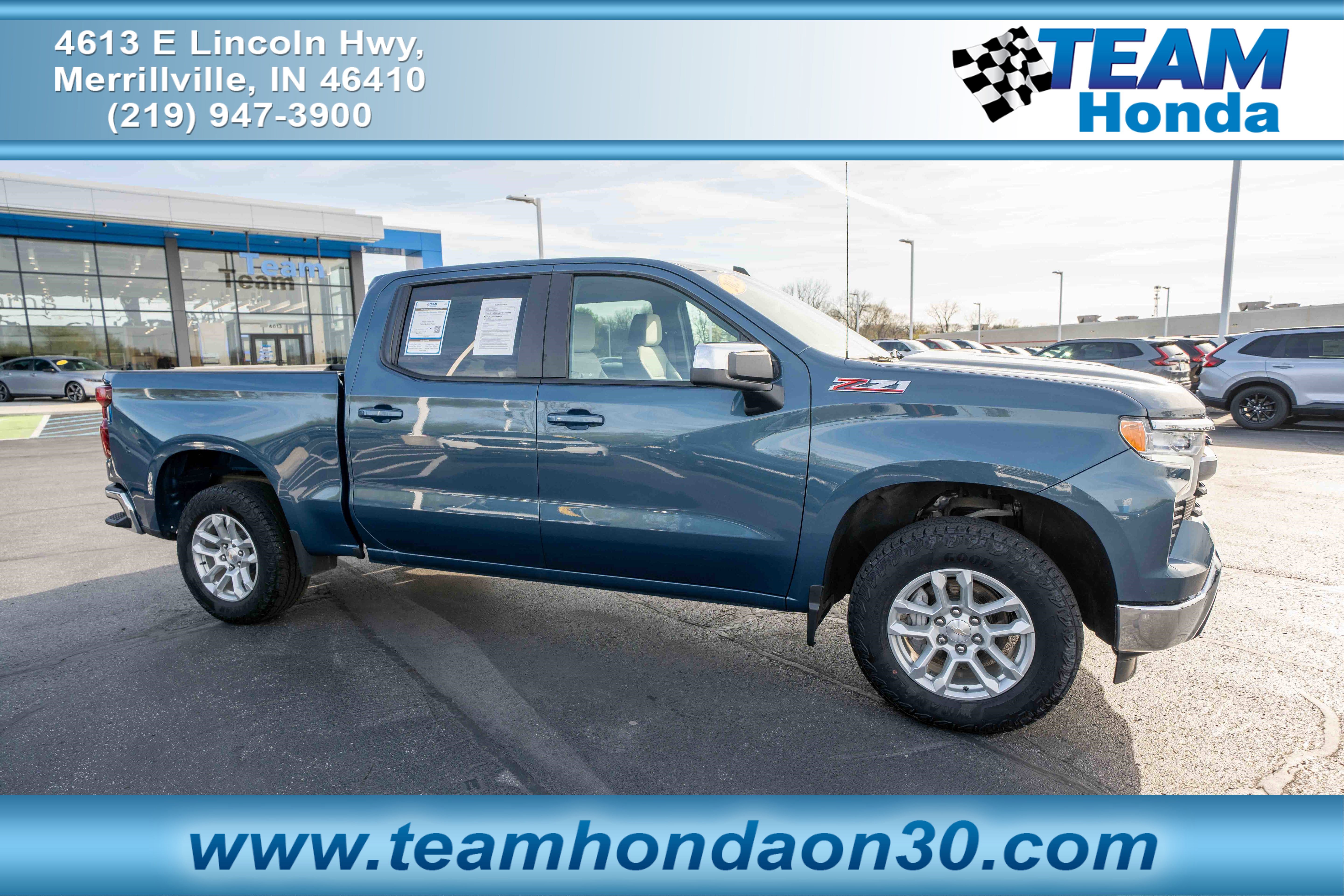 Used 2024 Chevrolet Silverado 1500 LT w/ Z71 Off-Road Package AWD/4WD image 1