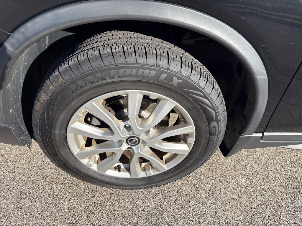 Used 2018 Nissan Rogue SV AWD/4WD image 13