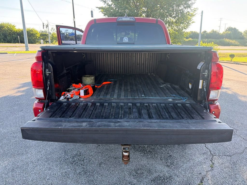 Used 2017 Toyota Tacoma SR5 AWD/4WD image 8