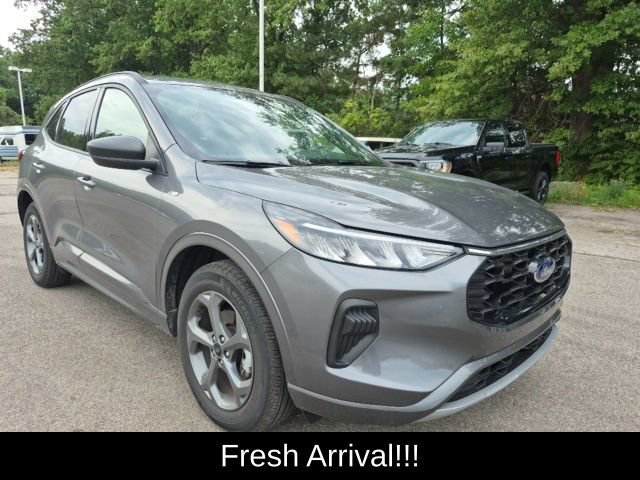 Used 2024 Ford Escape ST-Line w/ Tech Pack #1 AWD/4WD image 8