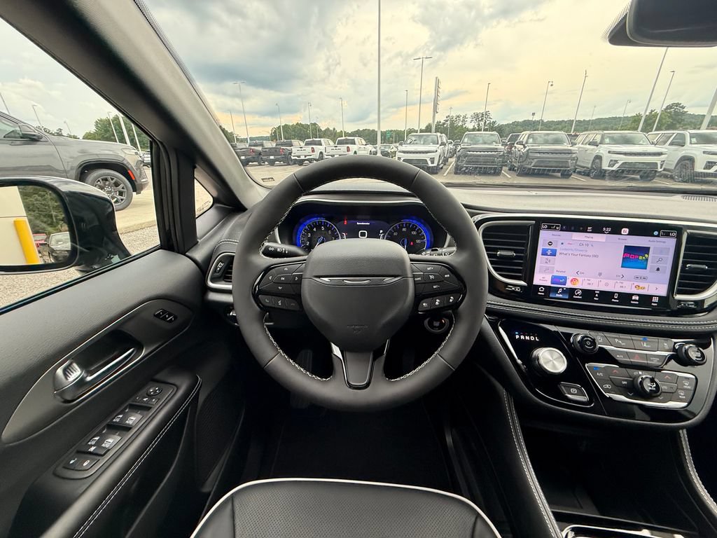 New 2027 Chrysler Pacifica Limited w/ S Appearance Package FWD image 9