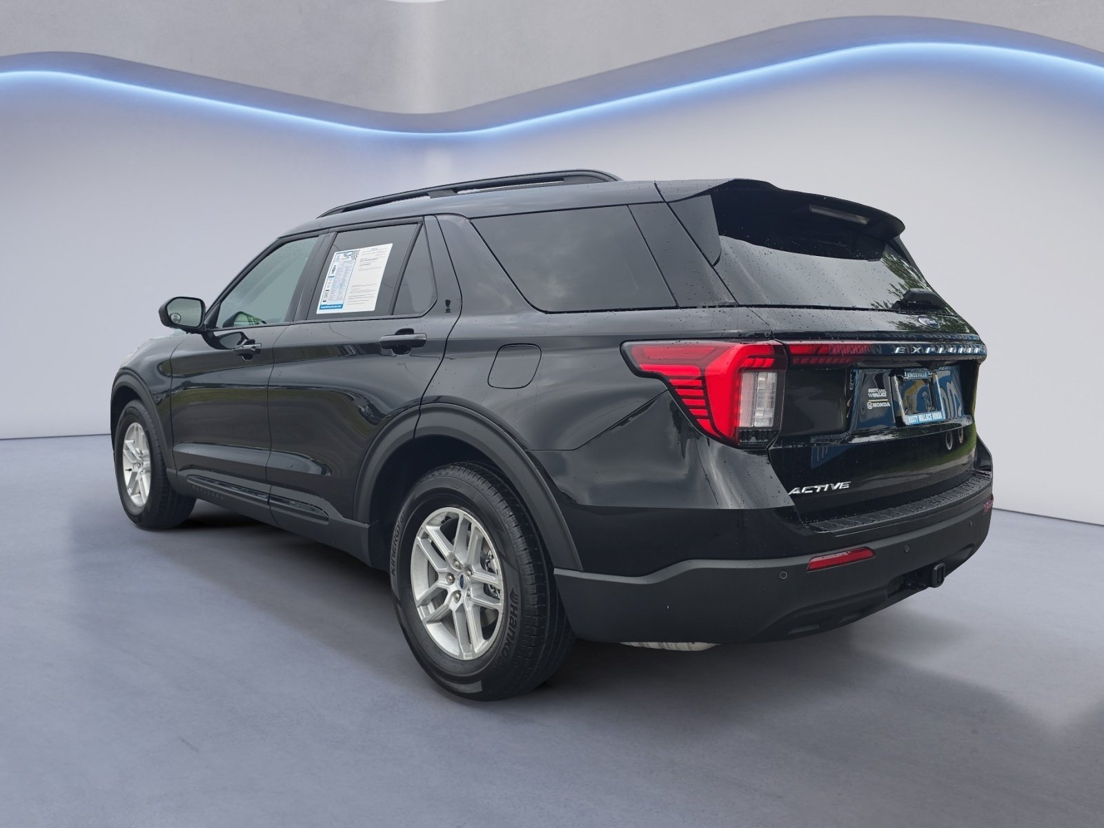 Used 2026 Ford Explorer Active RWD image 3