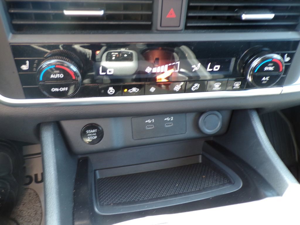 Used 2024 Nissan Rogue SV w/ SV Premium Package image 29