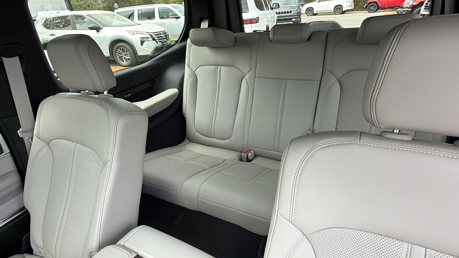 Used 2025 Jeep Grand Wagoneer 4WD image 26