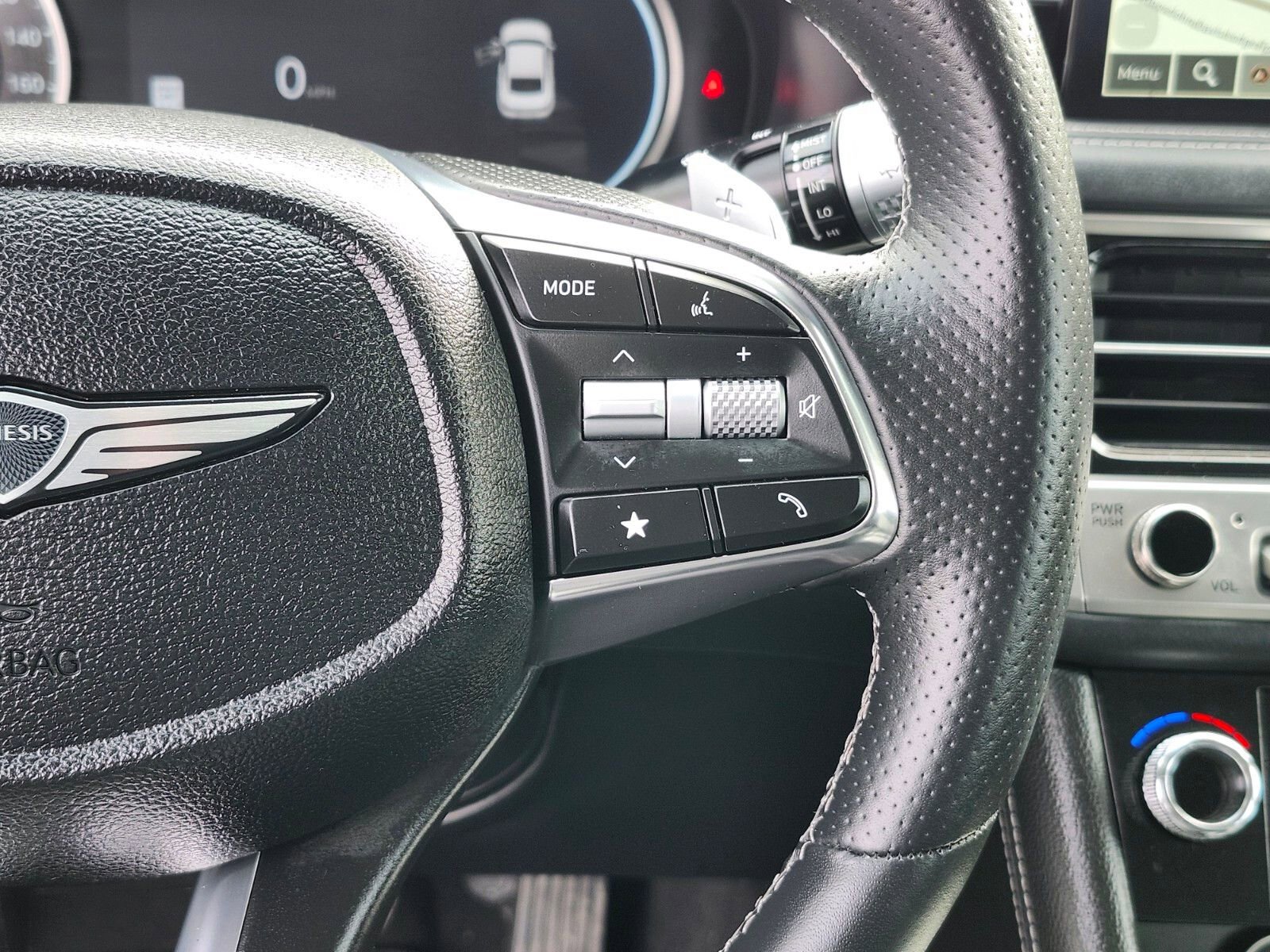 Used 2025 Genesis G70 2.5T image 28