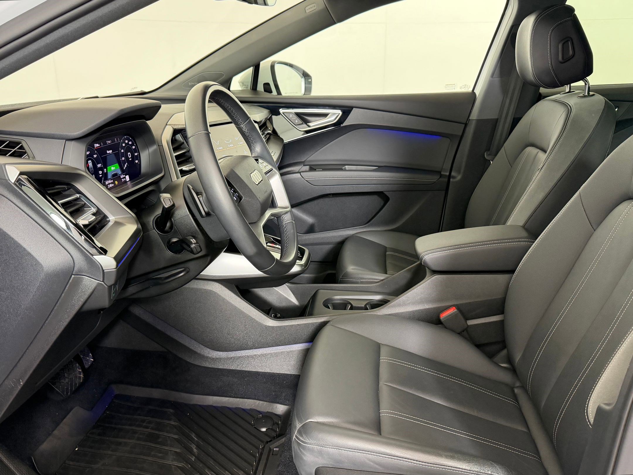 Used 2023 Audi Q4 e-tron Premium Plus w/ Premium Plus image 5