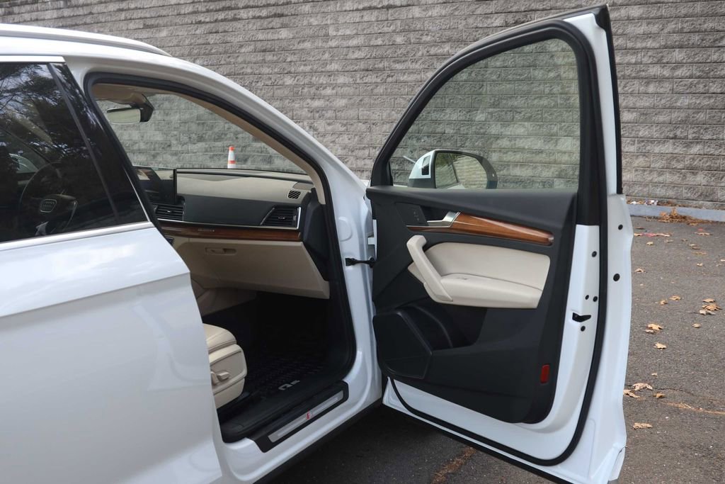 Used 2023 Audi Q5 2.0T Premium w/ Convenience Package image 15