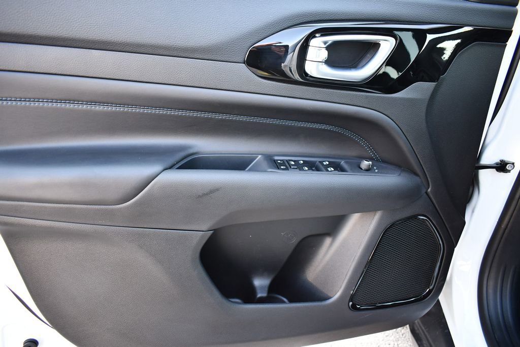 New 2026 Jeep Compass Latitude image 13