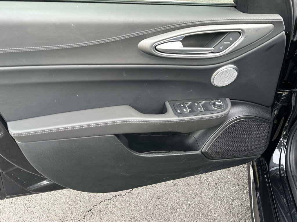 Used 2024 Alfa Romeo Giulia AWD image 19