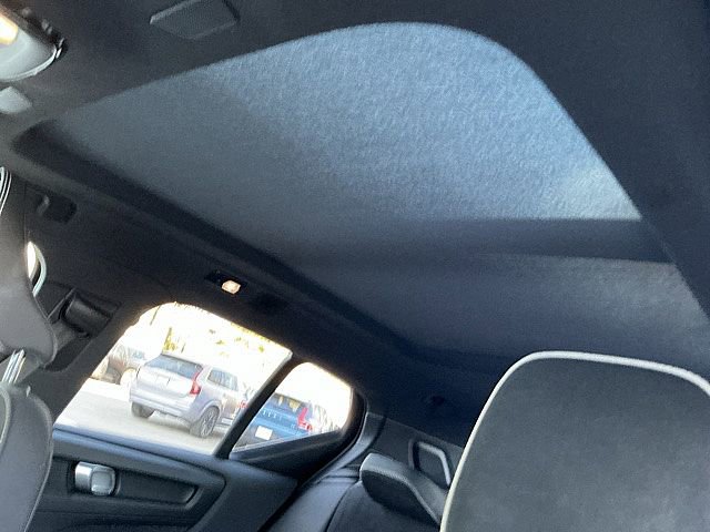 Certified 2025 Volvo XC40 B5 Plus image 17