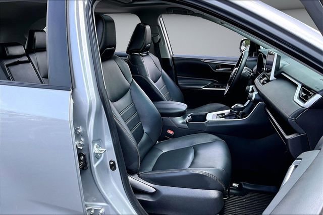 Used 2025 Toyota RAV4 XLE Premium w/ Weather Package AWD/4WD image 29