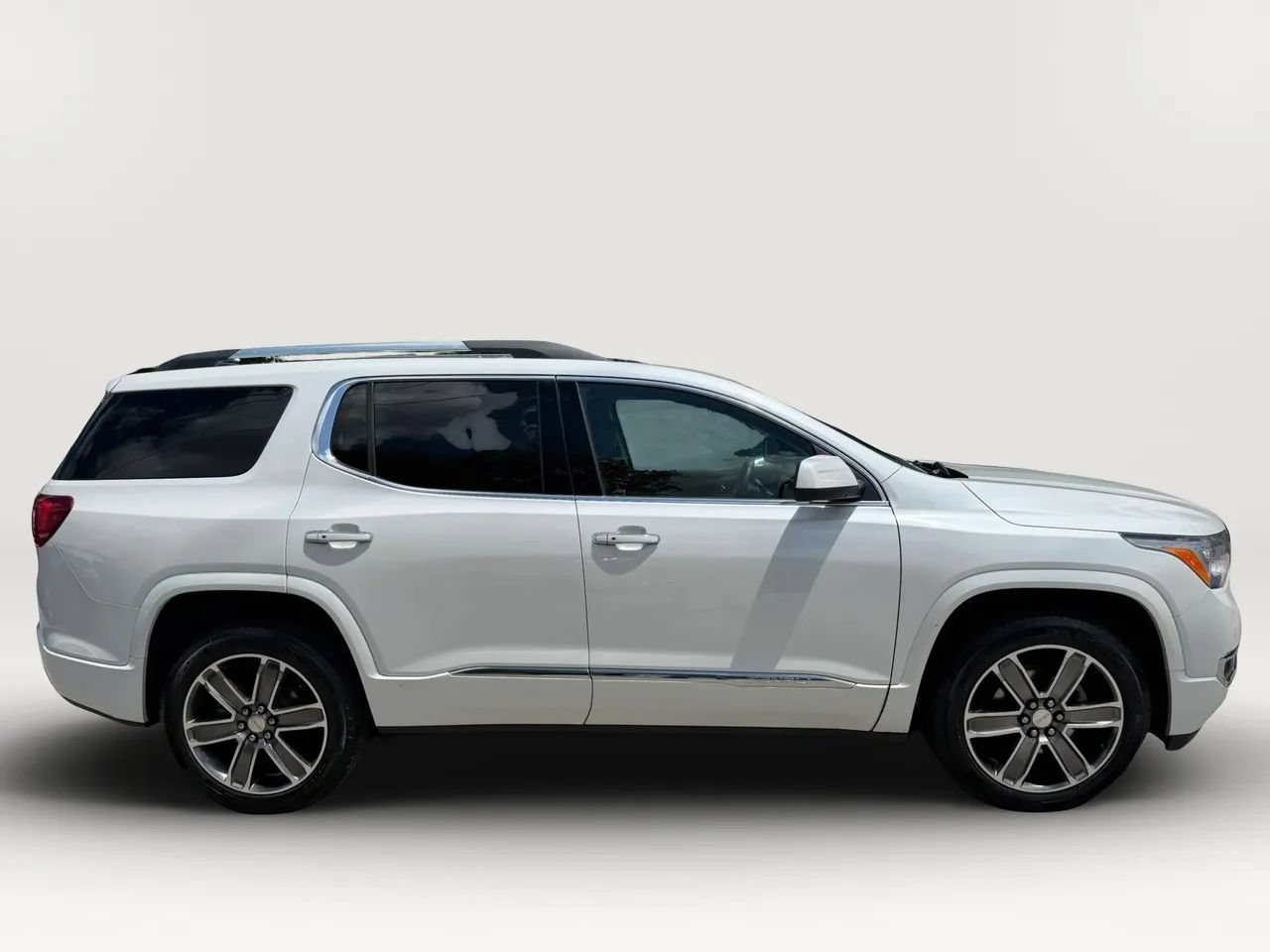 Used 2017 GMC Acadia Denali FWD image 2