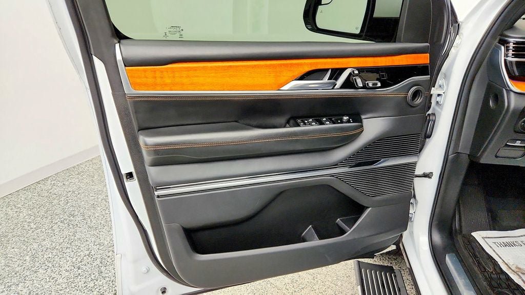 Used 2022 Jeep Grand Wagoneer Series III w/ Rear Seat Video Group 1 AWD/4WD image 11