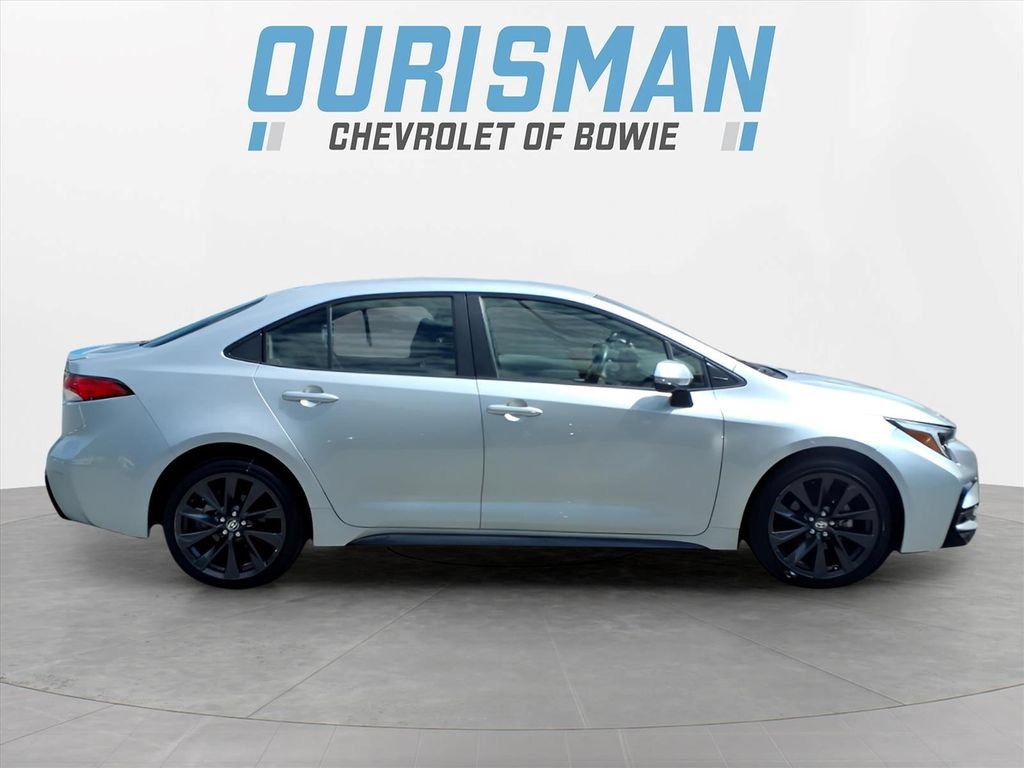 Used 2024 Toyota Corolla SE FWD image 2