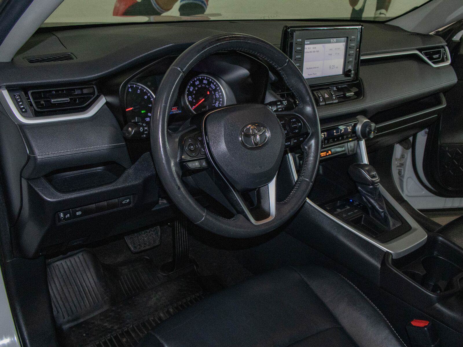Used 2019 Toyota RAV4 XLE Premium FWD image 5