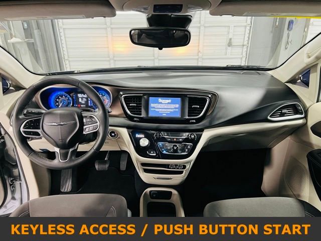 Used 2023 Chrysler Voyager LX image 4
