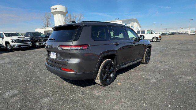 Used 2022 Jeep Grand Cherokee L Limited w/ Black Appearance Package image 8