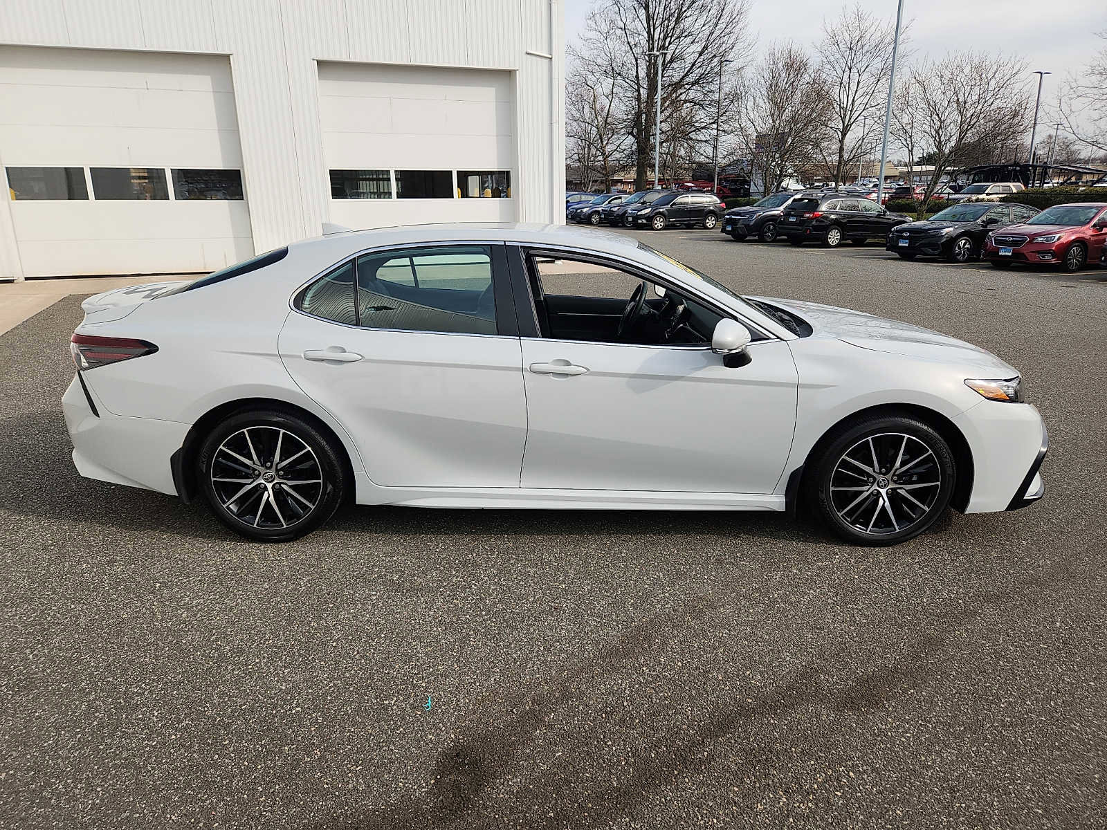 Used 2023 Toyota Camry SE w/ Cold Weather Package image 7