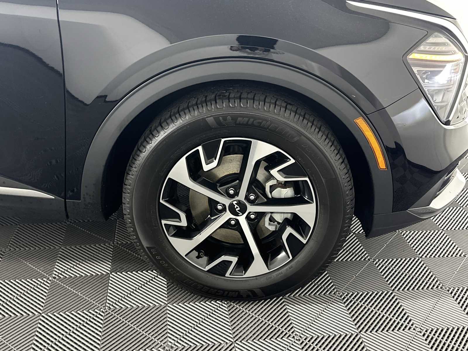 Used 2024 Kia Sportage EX FWD image 11