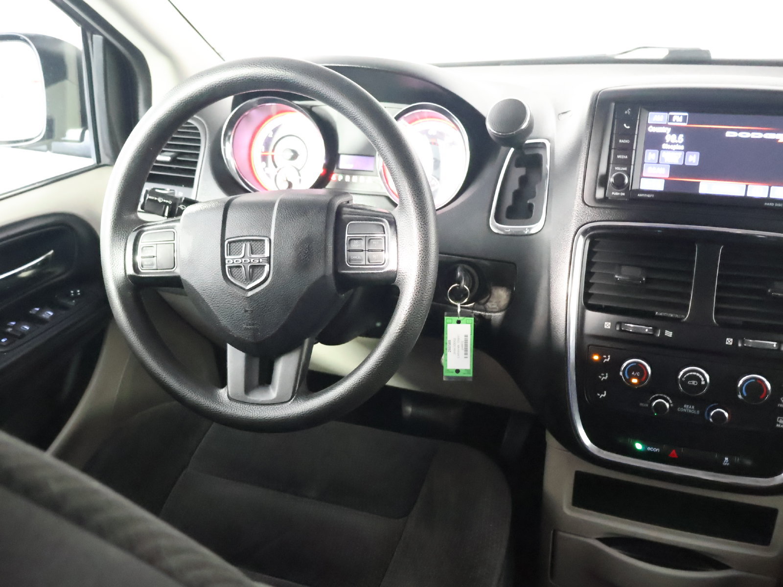 Used 2018 Dodge Grand Caravan SE FWD image 27