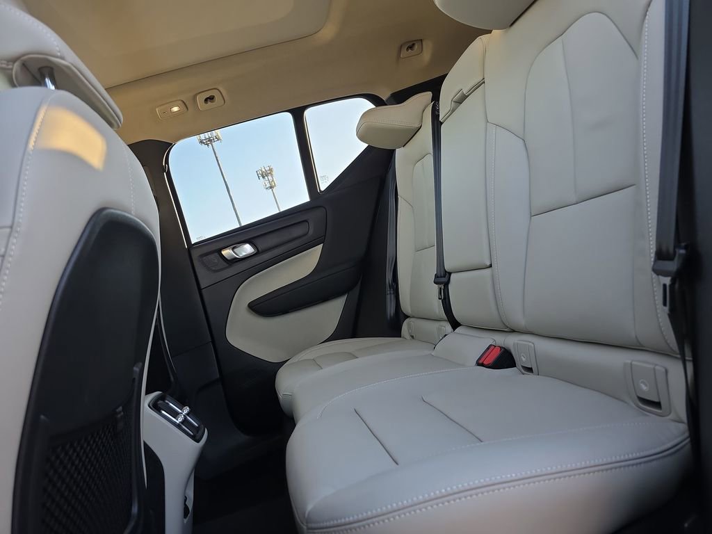 Certified 2023 Volvo XC40 B5 Plus w/ Driver Assist Package image 17