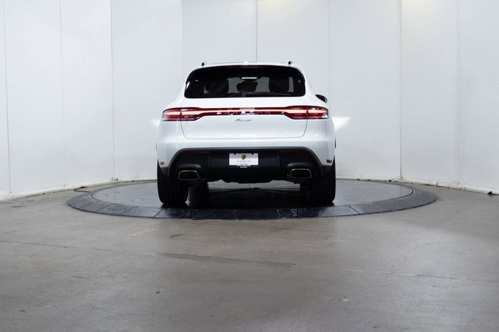Certified 2025 Porsche Macan image 6