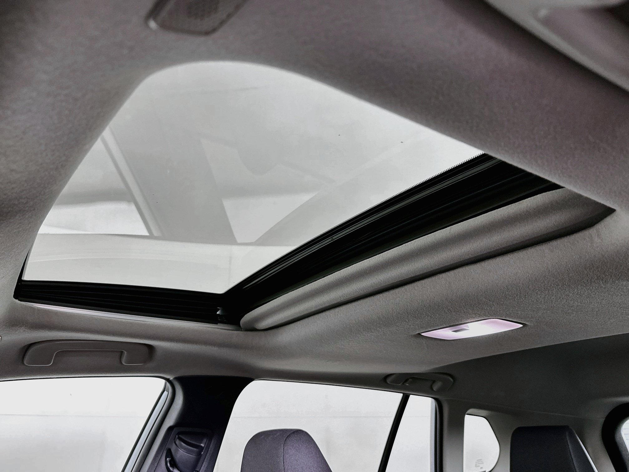 Used 2025 Toyota Corolla Cross LE w/ Moonroof Package FWD image 24