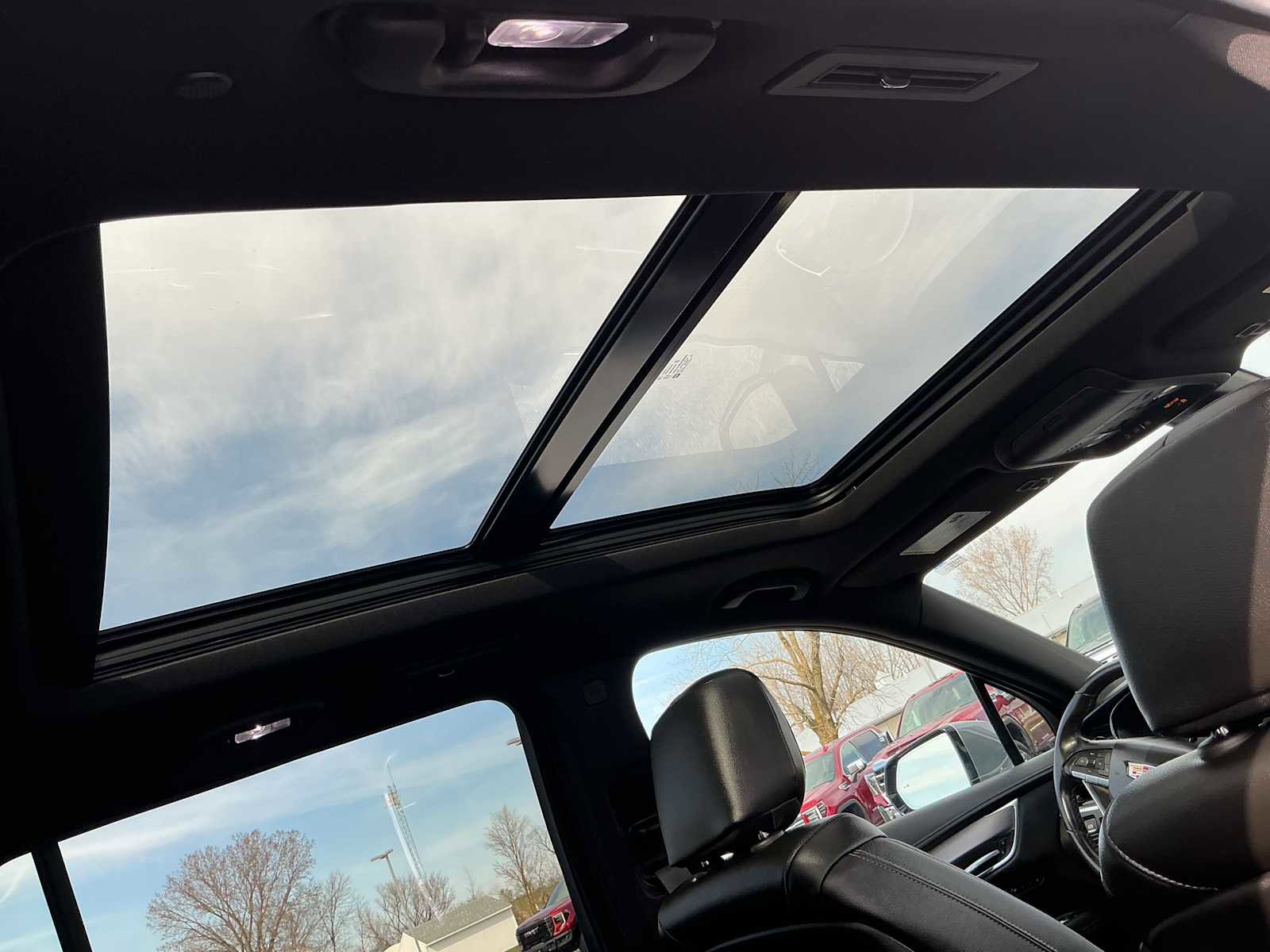 Used 2024 Cadillac XT6 Luxury w/ LPO, Floor Liner Package image 34