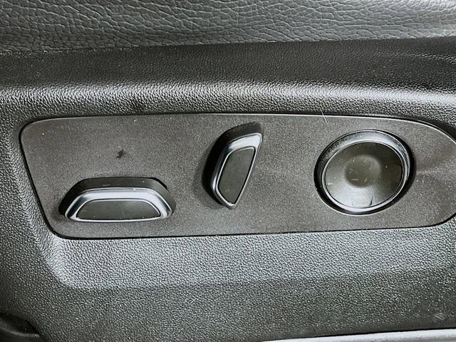 Used 2023 GMC Yukon Denali w/ Denali Reserve Package image 11