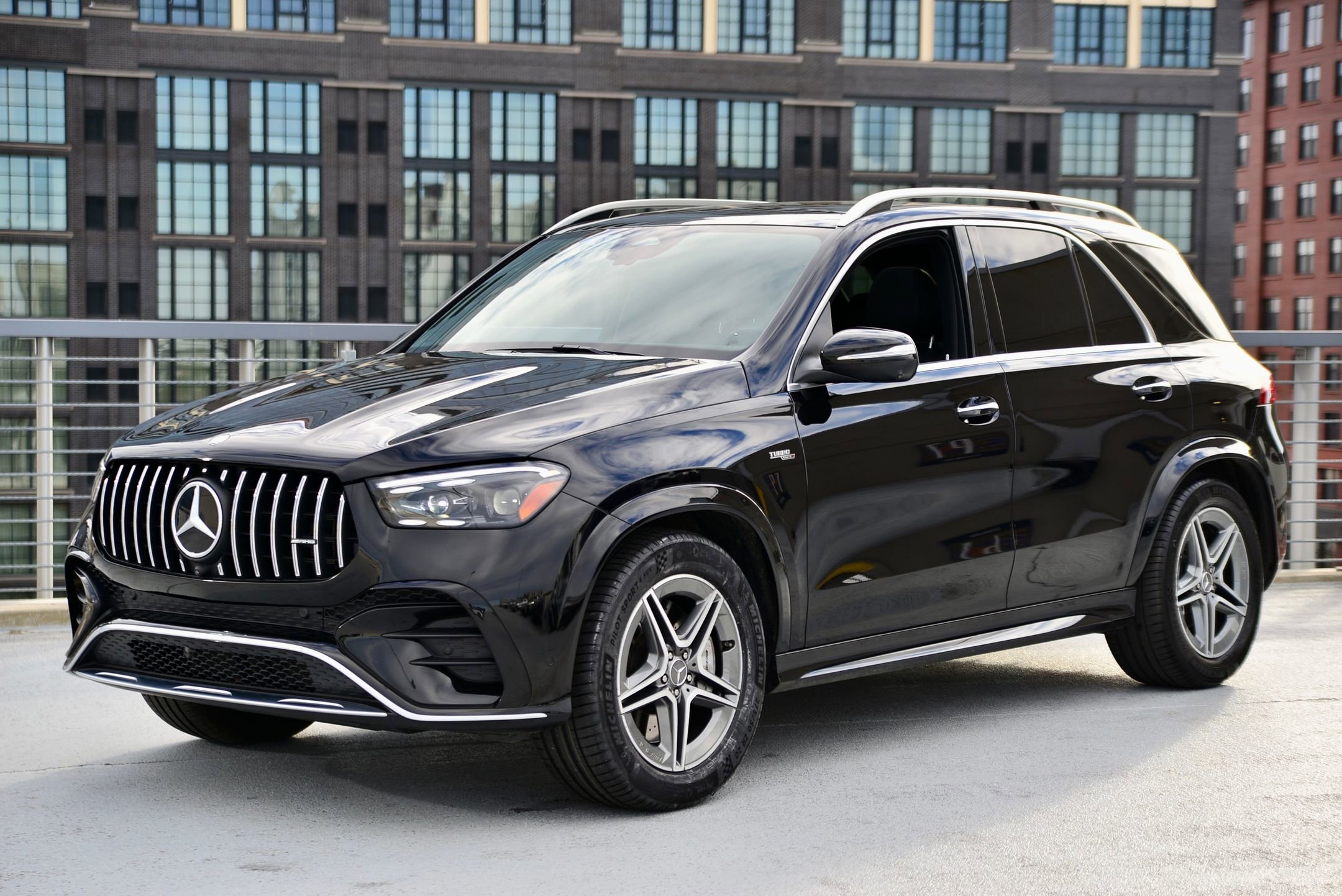 Used 2025 Mercedes-Benz GLE 53 AMG 4MATIC image 1