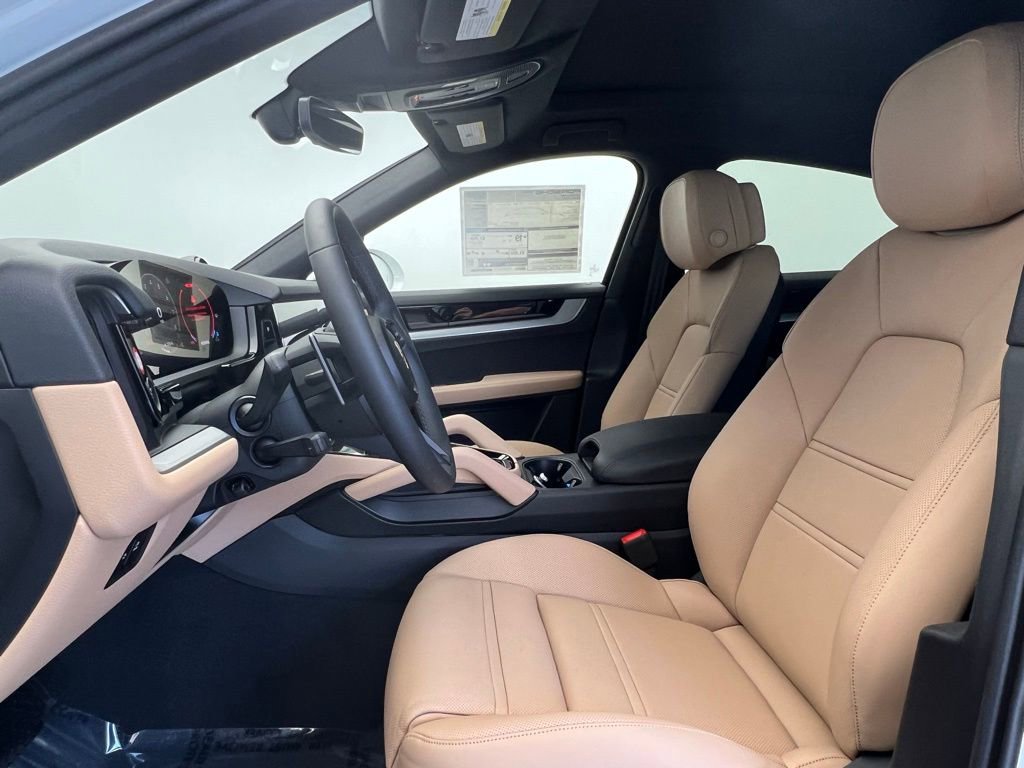 Used 2025 Porsche Cayenne Coupe image 5