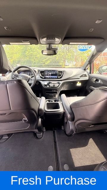 Used 2026 Chrysler Pacifica Select FWD image 18