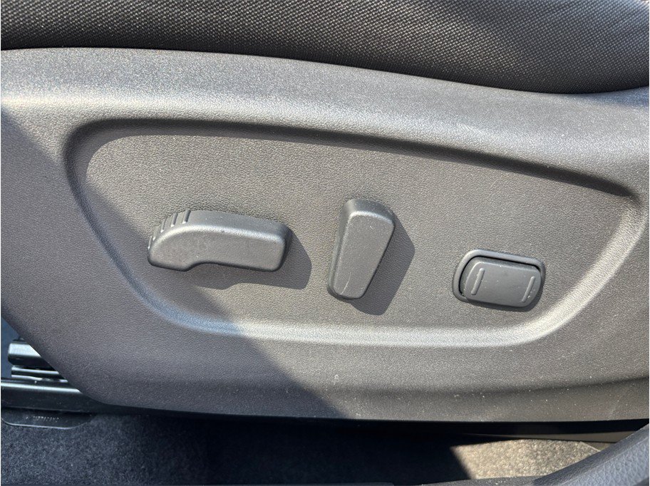 Used 2020 Nissan Rogue SV w/ Premium Package FWD image 19