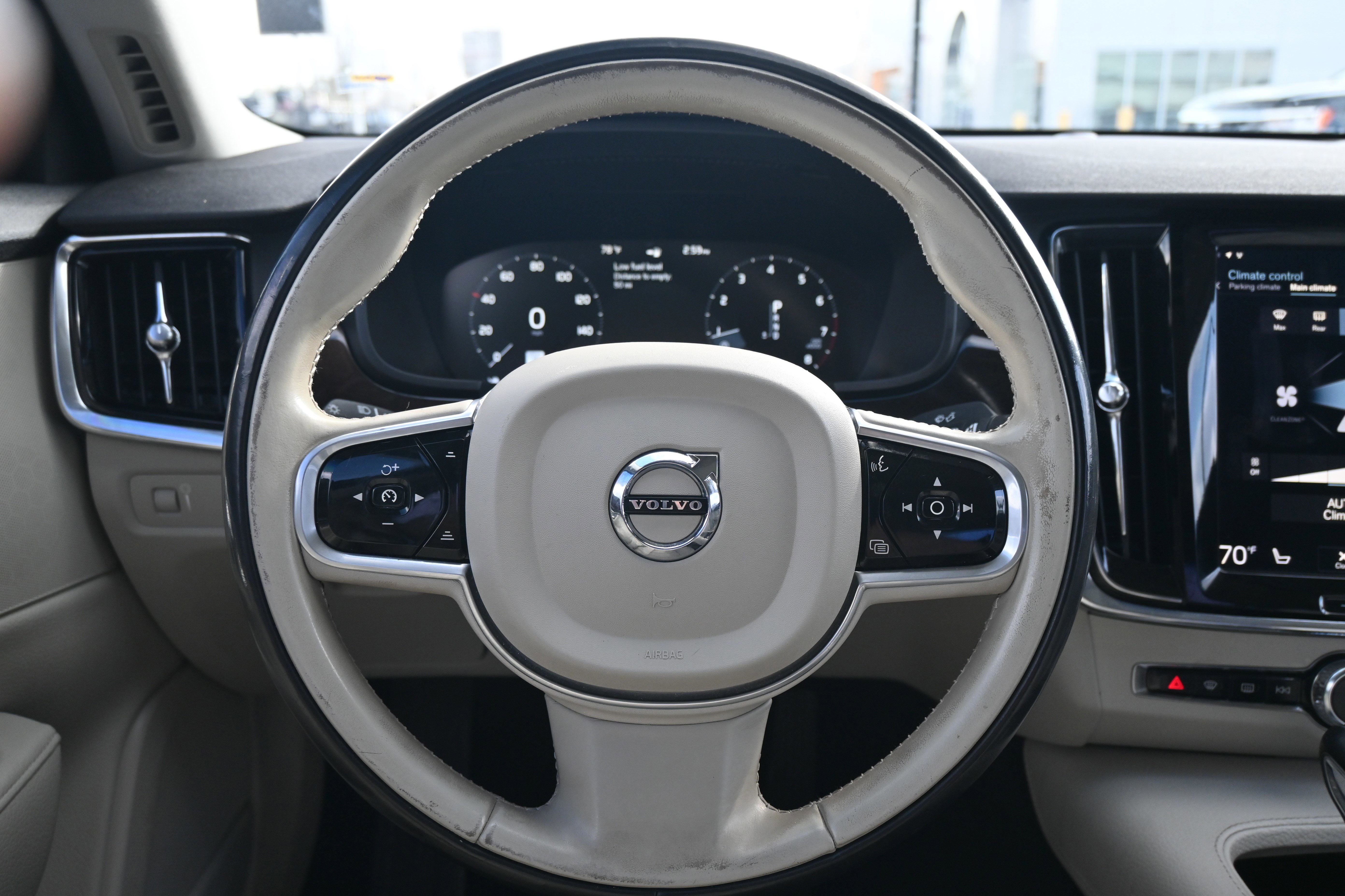 Used 2018 Volvo S90 T5 Momentum FWD image 17