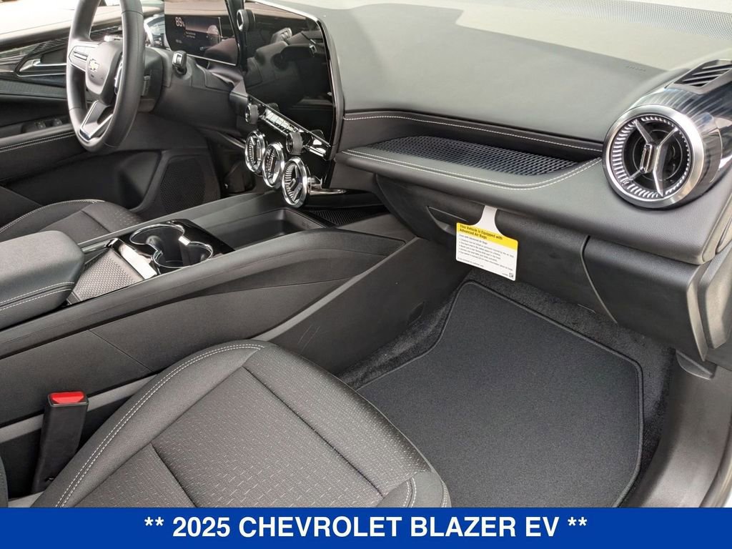 New 2025 Chevrolet Blazer EV LT image 30