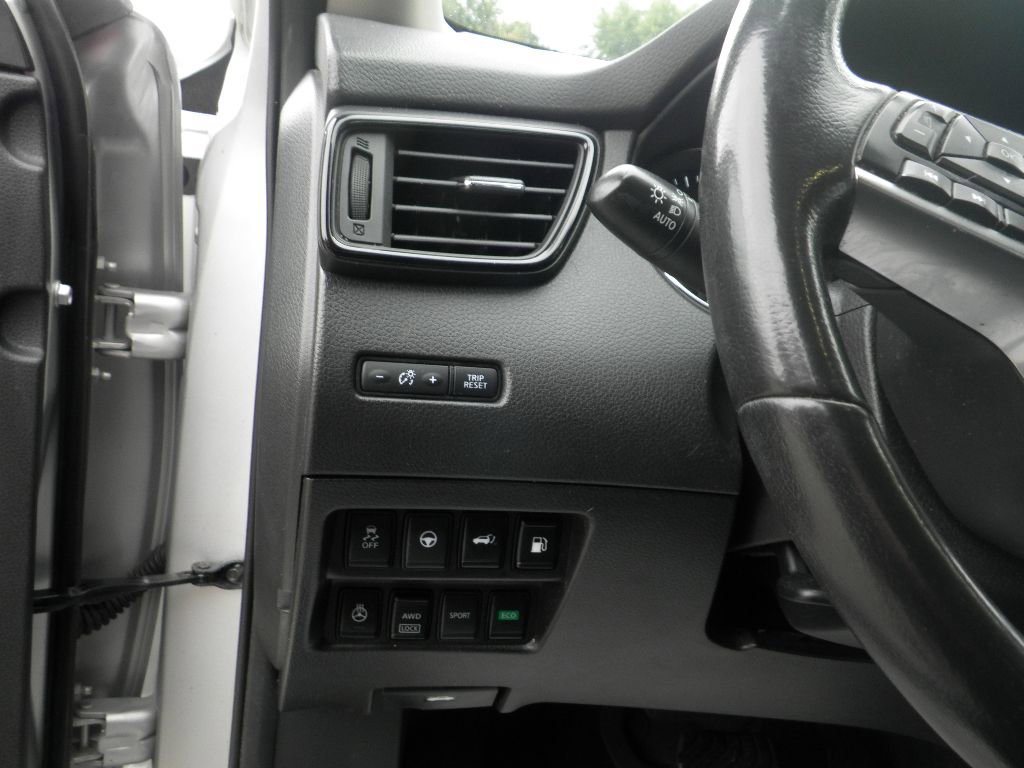 Used 2020 Nissan Rogue SV w/ Sun & Sound Touring Package image 17